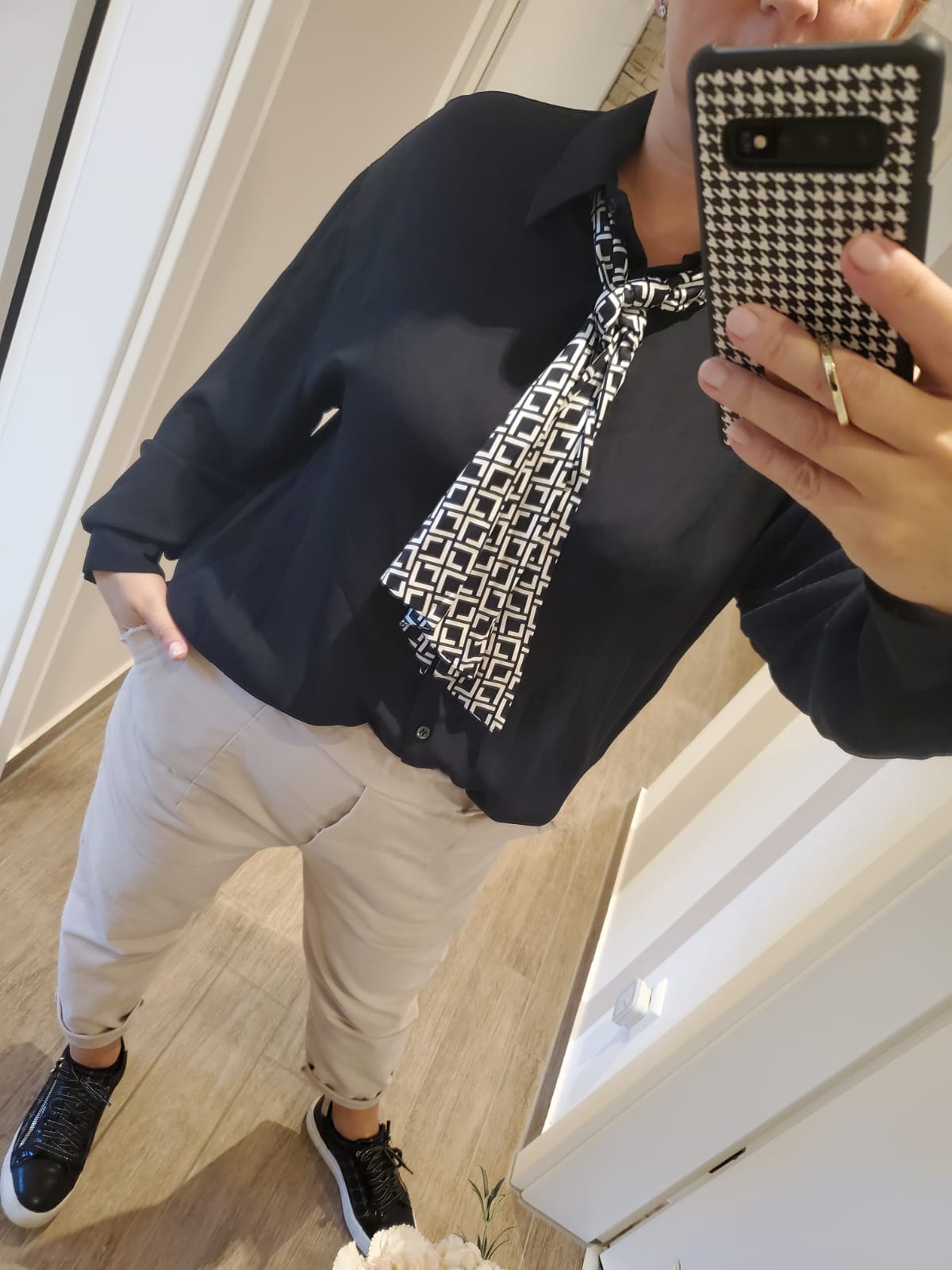 Bluse mit Schlips